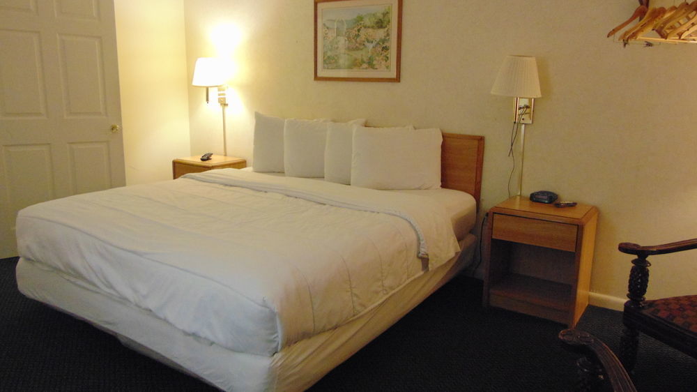 Oceanside Lodge Marmora エクステリア 写真